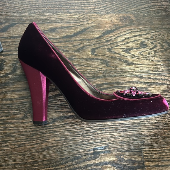 Burgundy velvet chunky high heel loafers with crystal flower at toe - Picture 4 of 9